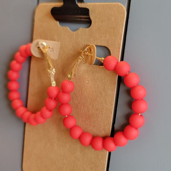 Red Beaded Hoop Earrings Gold Tone Latch Back 1.5" NWT Boho Statement 1980's - Picture 3 of 7